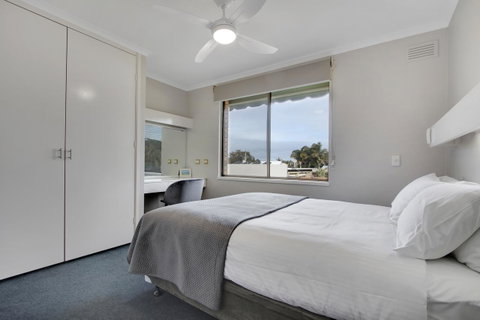 Hybiscus Waterfront Apartments - Your Accommodation 14