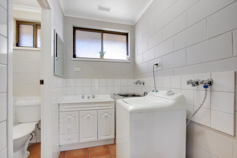 Hybiscus Waterfront Apartments - Your Accommodation 20