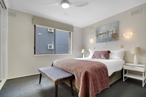 Hybiscus Waterfront Apartments - Your Accommodation 13