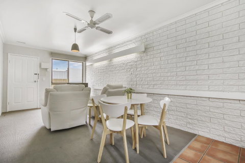 Hybiscus Waterfront Apartments - Your Accommodation 26