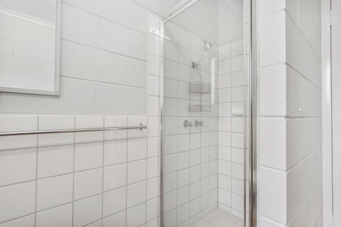 Hybiscus Waterfront Apartments - Your Accommodation 29
