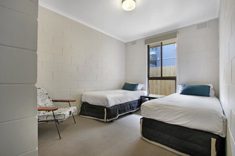 Hybiscus Waterfront Apartments - Your Accommodation 21