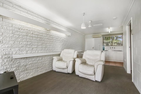 Hybiscus Waterfront Apartments - Your Accommodation 28