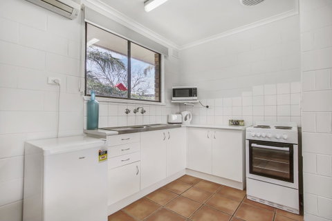 Hybiscus Waterfront Apartments - Your Accommodation 24