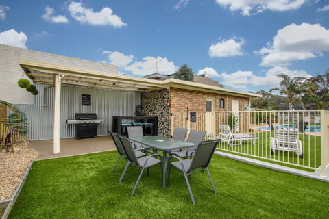 Hybiscus Waterfront Apartments - Your Accommodation 35