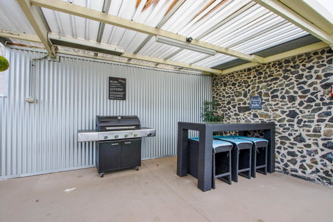 Hybiscus Waterfront Apartments - Your Accommodation 36