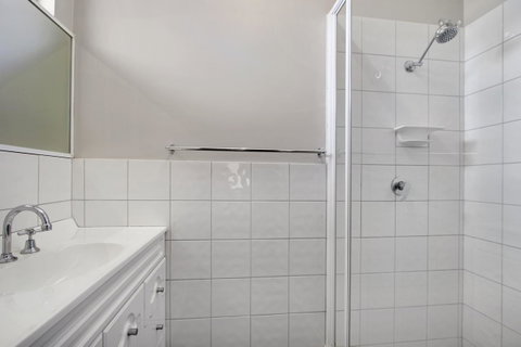 Hybiscus Waterfront Apartments - Your Accommodation 12