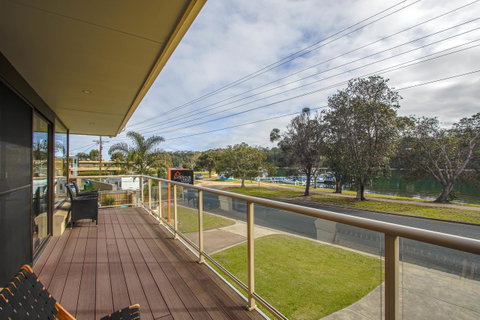 Hybiscus Waterfront Apartments - Your Accommodation 3
