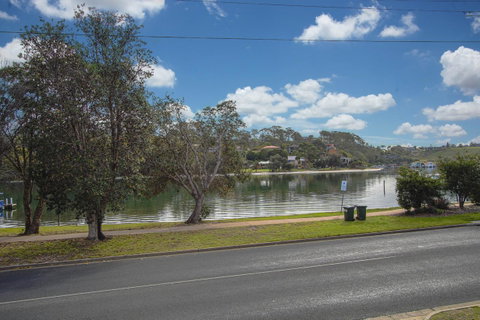 Hybiscus Waterfront Apartments - Your Accommodation 2