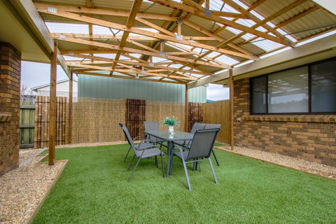 Hybiscus Waterfront Apartments - Your Accommodation 34