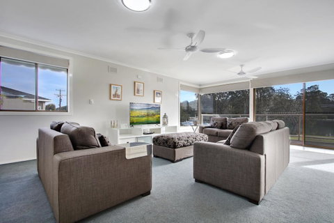Hybiscus Waterfront Apartments - Your Accommodation 8