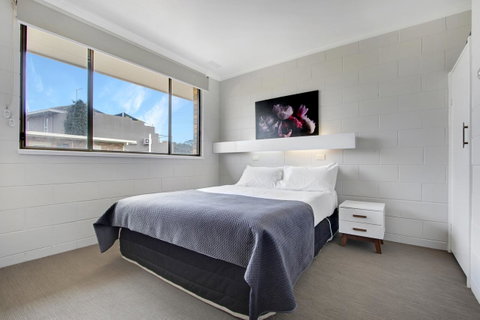 Hybiscus Waterfront Apartments - Your Accommodation 22