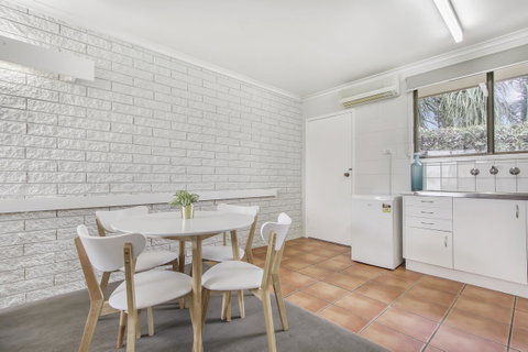 Hybiscus Waterfront Apartments - Your Accommodation 25