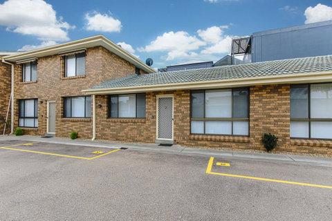 Hybiscus Waterfront Apartments - Your Accommodation 15