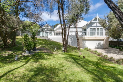 Perfect Blairgowrie Beach House - Your Accommodation 2