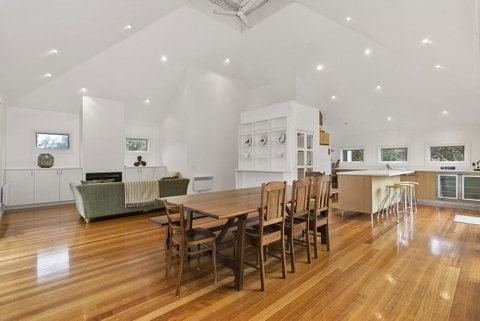 Perfect Blairgowrie Beach House - Your Accommodation 7