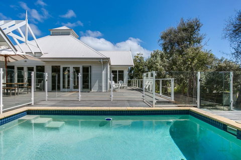 Perfect Blairgowrie Beach House - Your Accommodation 0