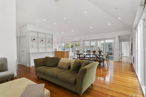 Perfect Blairgowrie Beach House - Your Accommodation 4