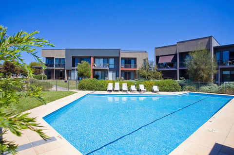 Stylish 3 Bedroom Townhouse - Free Parking - Your Accommodation 5
