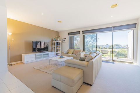 Stylish 3 Bedroom Townhouse - Free Parking - Your Accommodation 15