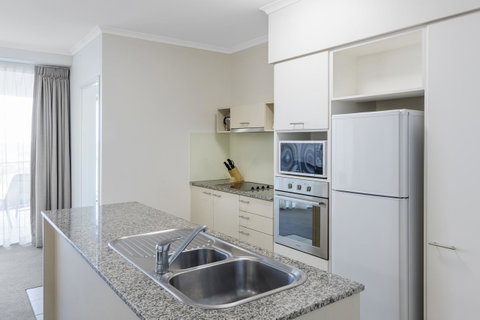 Ramada By Wyndham Marcoola Beach - Your Accommodation 9