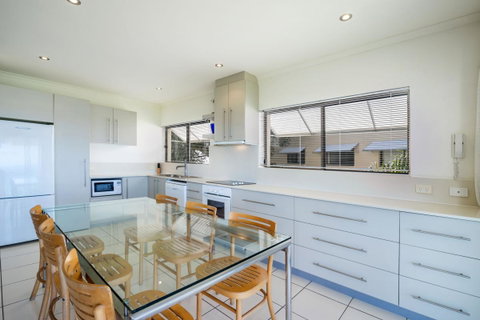 Sunseeker Holiday Apartments - Your Accommodation 26