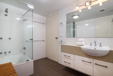 Sunseeker Holiday Apartments - Your Accommodation 37