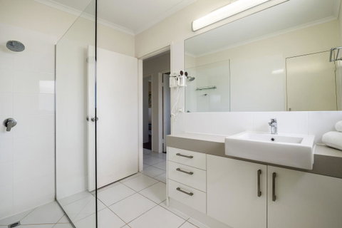 Sunseeker Holiday Apartments - Your Accommodation 35
