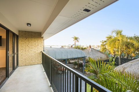 Nightcap At Kawana Waters Hotel - Your Accommodation 39