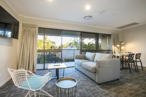Nightcap At Kawana Waters Hotel - Your Accommodation 2