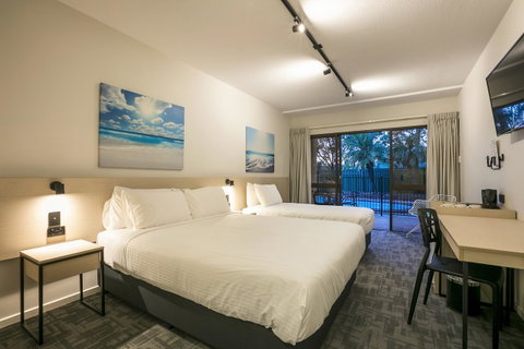 Nightcap At Kawana Waters Hotel - Your Accommodation 1