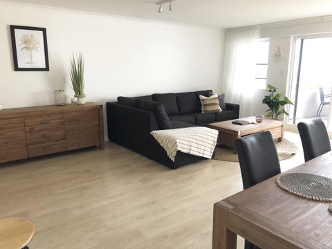 Sunshine Beach Luxe Apartment - Your Accommodation 32
