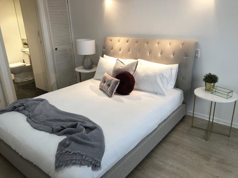 Sunshine Beach Luxe Apartment - Your Accommodation 14