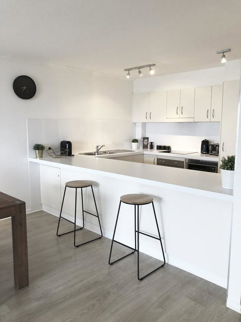 Sunshine Beach Luxe Apartment - Your Accommodation 5