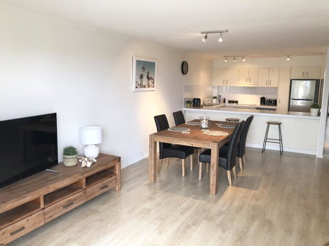 Sunshine Beach Luxe Apartment - Your Accommodation 4