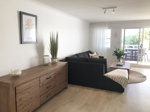 Sunshine Beach Luxe Apartment - Your Accommodation 23