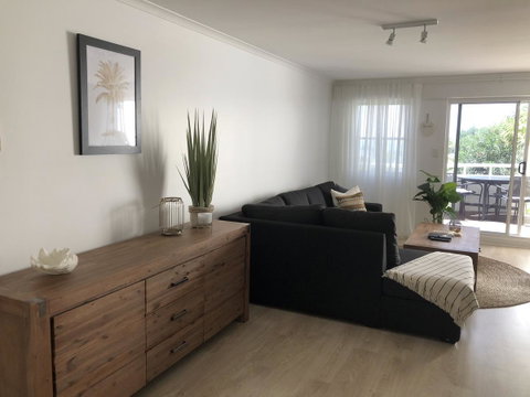 Sunshine Beach Luxe Apartment - Your Accommodation 26