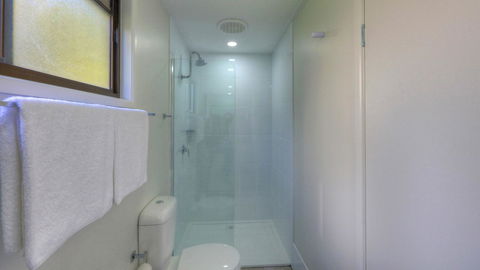 Alex Beach Cabins And Tourist Park - Your Accommodation 28