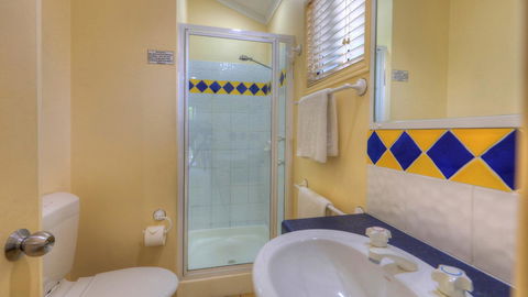 Alex Beach Cabins And Tourist Park - Your Accommodation 3