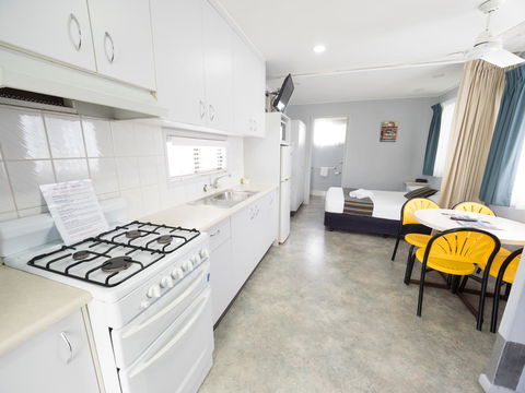 Alex Beach Cabins And Tourist Park - Your Accommodation 29