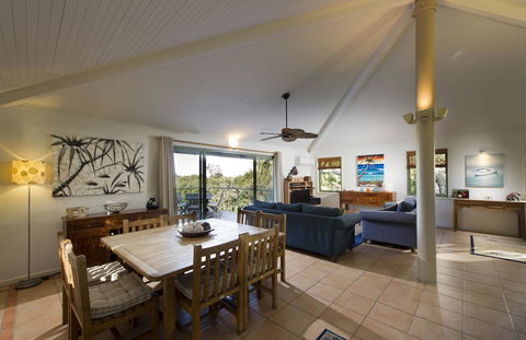 The Retreat Beach Houses - Your Accommodation 4