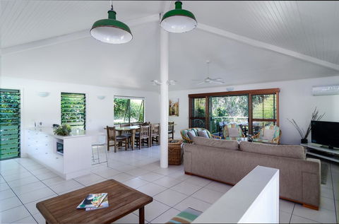 The Retreat Beach Houses - Your Accommodation 1