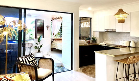 NOMAD - Luxe Apartment - Your Accommodation 23