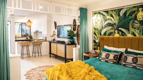 NOMAD - Luxe Apartment - Your Accommodation 13