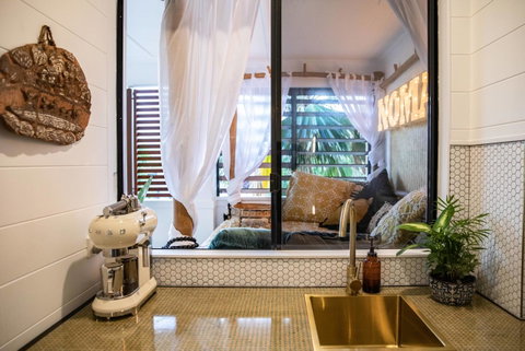 NOMAD - Luxe Apartment - Your Accommodation 10