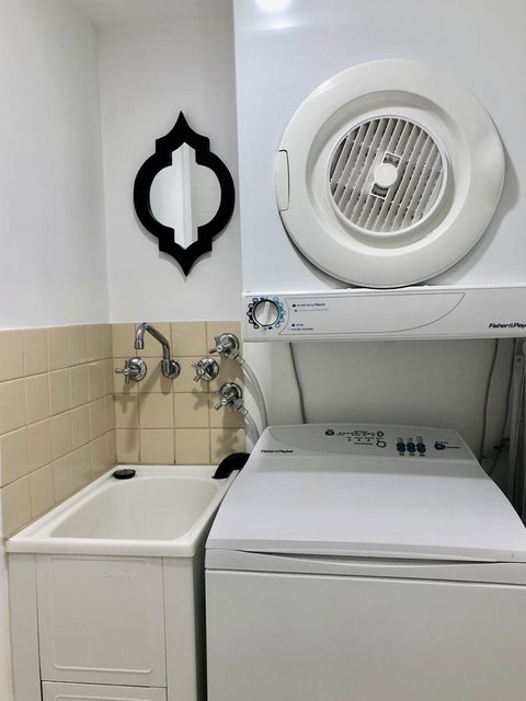 NOMAD - Luxe Apartment - Your Accommodation 40