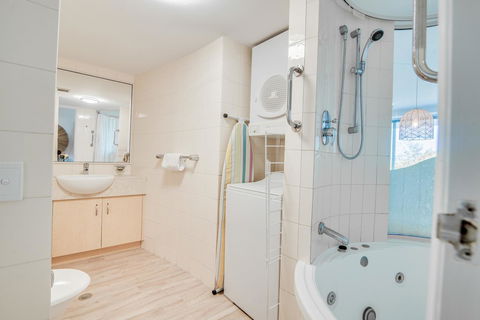 Grand Palais Boolarong Beachside Apartments - Your Accommodation 5