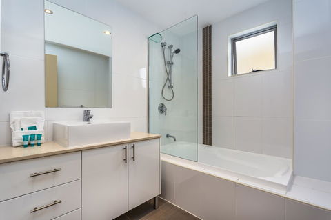 Redvue Holiday Apartments - Your Accommodation 12