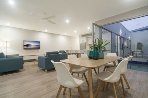 Pool Resort Port Douglas - Your Accommodation 37