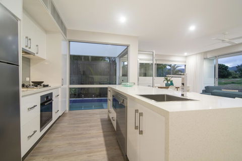 Pool Resort Port Douglas - Your Accommodation 40